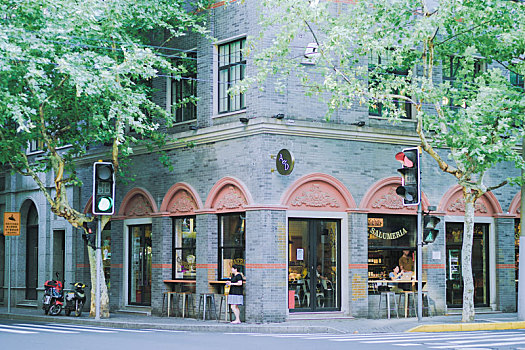 上海街头咖啡馆