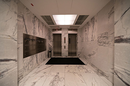 传统居民楼室内电梯间,酒店电梯设计,柏林