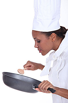 女性,厨师,制服,搅拌,棍,锅