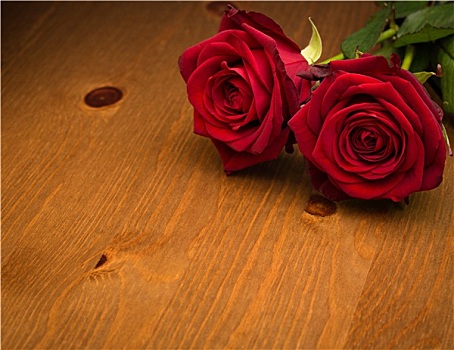 两个,红玫瑰,褐色,木头