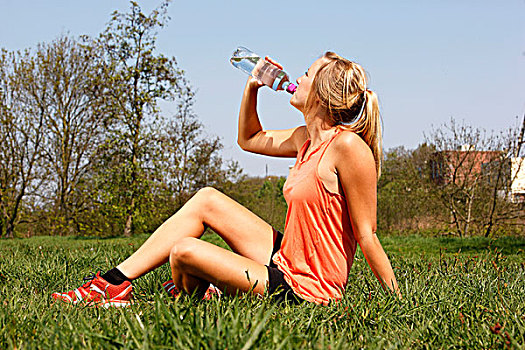 女青年,25-30岁,喝,水,瓶子,训练
