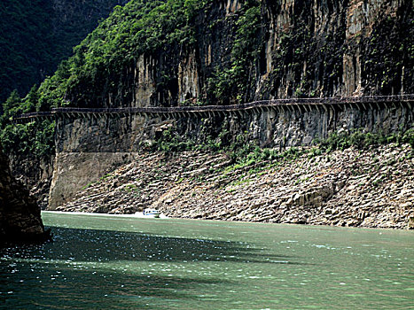 重庆巫山大宁河小三峡滴翠峡内全长4公里左右的小三峡古栈道