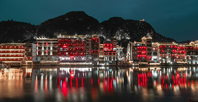 贵州镇远古城夜景