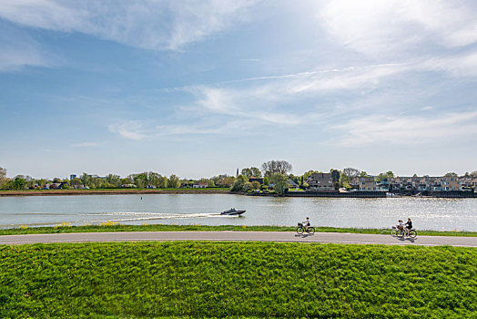 荷兰鹿特丹地平线上的内陆河