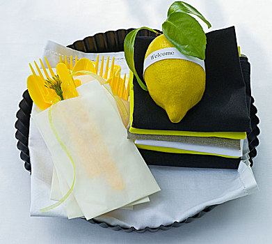 柠檬,欢迎标志,黄色,塑料制品,餐具,堆,餐巾