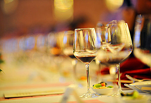 玻璃杯,红酒,排列,桌上