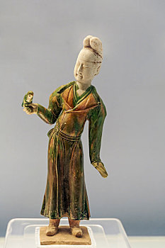 上海博物馆藏唐彩色釉陶托鹦鹉女俑