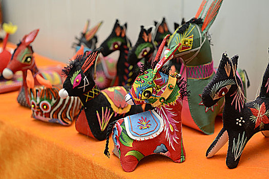 城关镇柳池村妇女制作的手工布偶,陕西咸阳干县