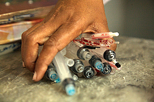 医务人员,注射器,针,医院,卡拉奇,巴基斯坦,九月,2006年