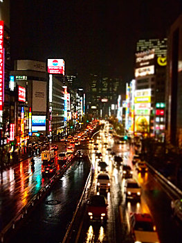 下雨,夜晚,新宿