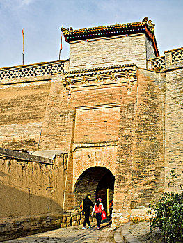 西古堡城门