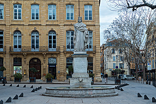 法国艾克斯勒内一世国王雕像
