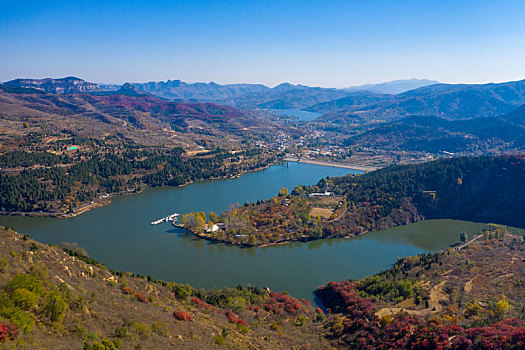 航拍济南章丘红山翠谷景区