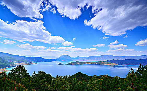 泸沽湖全景