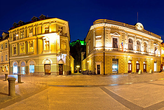 卢布尔雅那,广场,地标建筑,晚间,全景