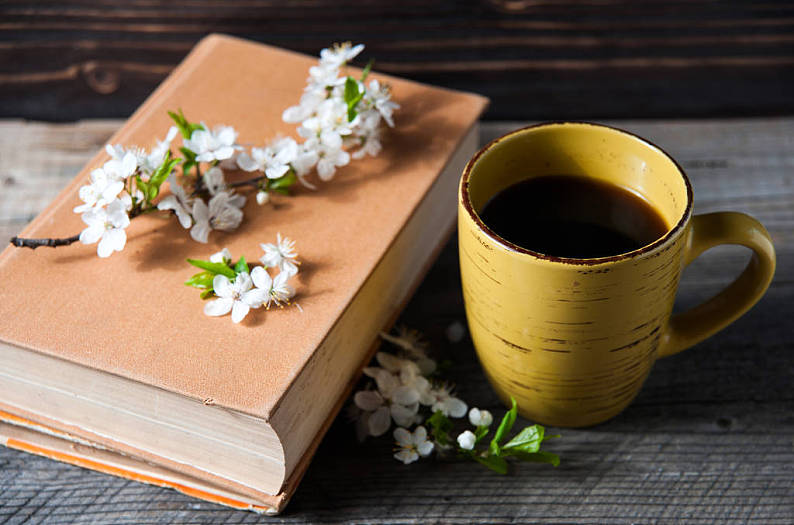 一杯咖啡,书本,木头,背景,可爱,咖啡杯,花,旧式,概念_高清图片_全景