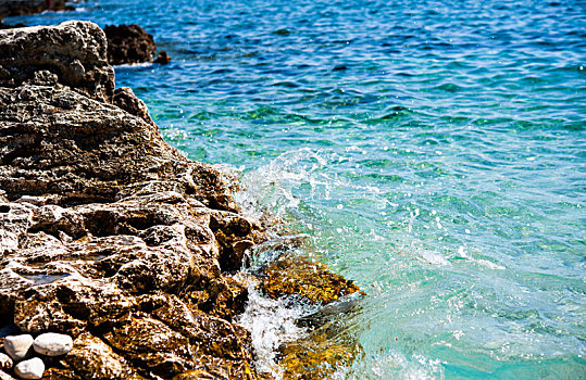 岩石海岸,溅水,正面,蓝色海洋