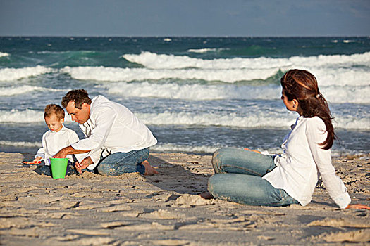 劳德代尔堡,佛罗里达,美国,父子,玩,沙子,海滩,母亲