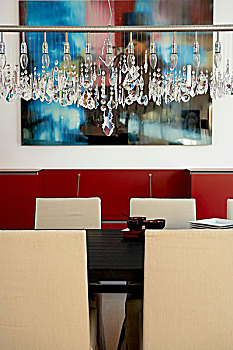 长,水晶,吊灯,高处,现代,餐桌,椅子,正面,绘画,红色,餐具柜