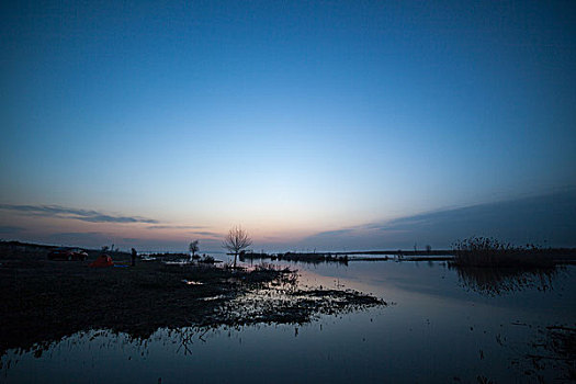 湖边星空日出