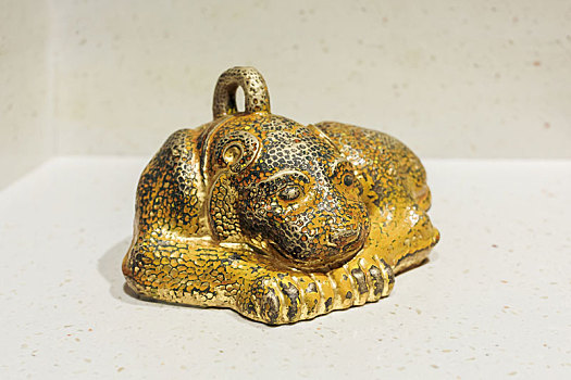 南京博物院鎏金镶嵌兽形铜盒砚