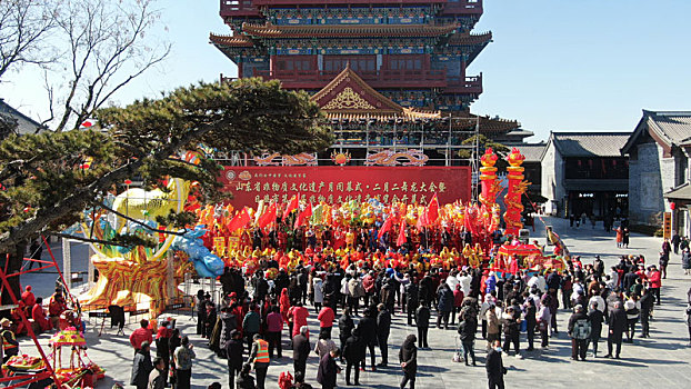 山东省日照市,莒国古城锣鼓喧天春意闹,人们载歌载舞喜迎春天到来