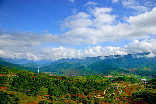 镇沅位于云南省西南部,山川秀丽,景色迷人