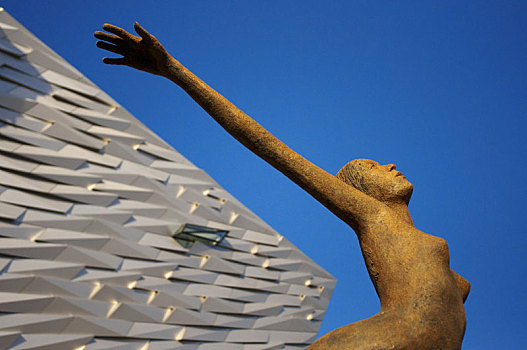 欧洲花楸,雕塑,正面,泰坦尼克号,博物馆,贝尔法斯特,北爱尔兰,英国,入口