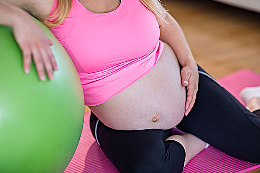 孕妇,接触,腹部,靠近,健身球,客厅