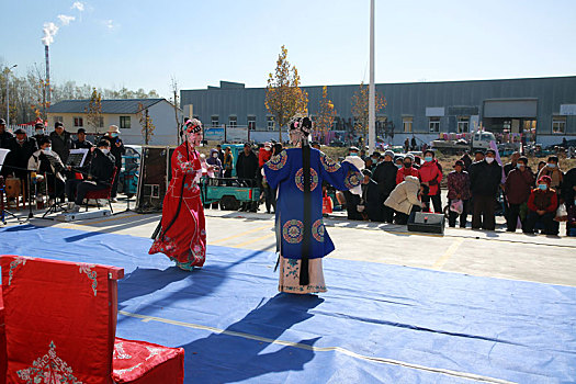 山东省日照市,大集上来了吕剧团,公益演出让群众过足戏瘾