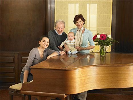 几代同堂,祖父母,母亲,婴儿,儿子,大钢琴,肖像,阿利坎特,西班牙