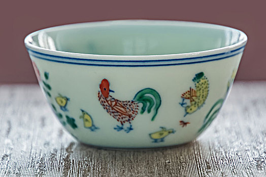 明成化斗彩鸡缸杯陶瓷工艺品