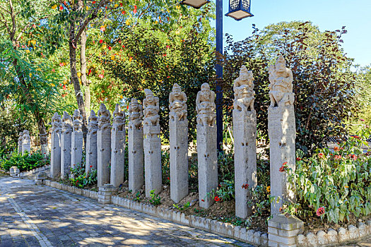 石雕拴马桩石柱,陕州地坑院民俗文化园