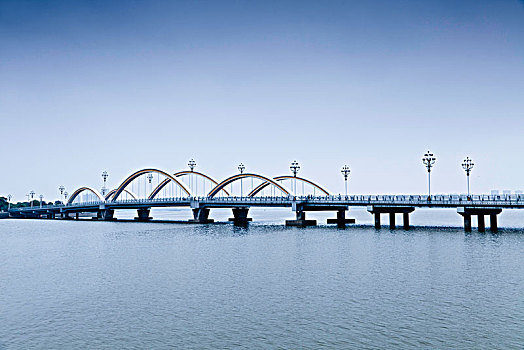 江苏省宜兴市西氿湖大桥建筑景观