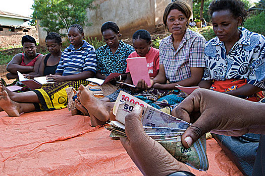 收集,会面,女人,钱,上方,信用卡,乡村,区域,乞力马扎罗山,坦桑尼亚,十二月,2008年
