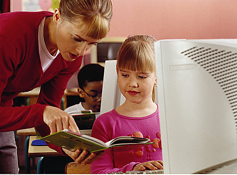 女性,教师,拿着,书本,帮助,女孩,使用,电脑