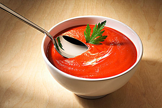 碗,西红柿汤,勺子