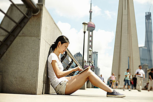 美女,坐,桥,看,数码,外滩,上海,中国
