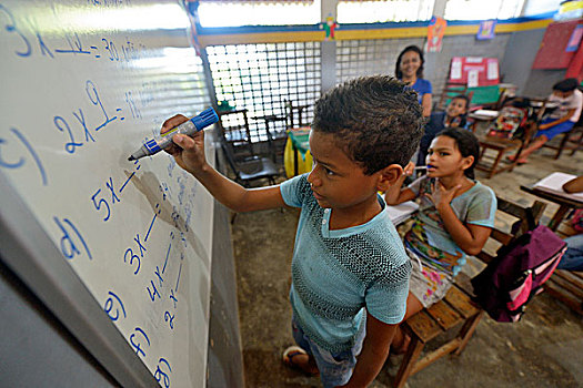 男孩,计算,黑板,学校,乡村,地区,巴西,南美