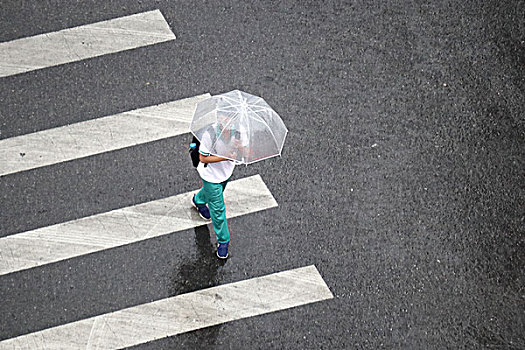 雨中行