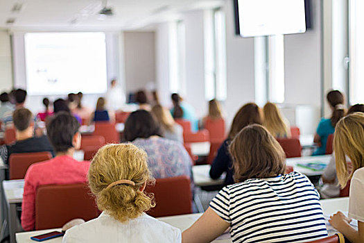 讲演,大学