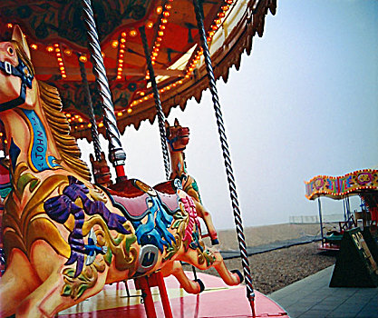 彩色,木质,旋转木马,马,灰色,天空,小圆石,海滩,背景,布莱顿,英国,冬天,2004年