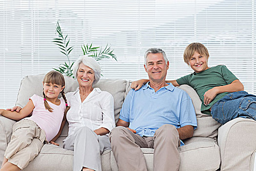 祖父母,孙辈,坐,沙发,客厅