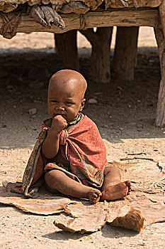 非洲,纳米比亚,孩子,辛巴族,坐,户外,小屋,乡村,靠近