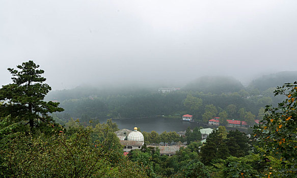 庐山如琴湖畔