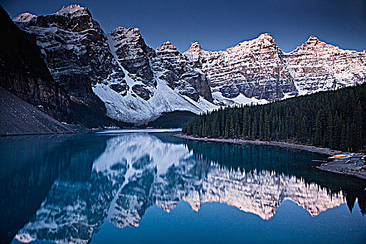 反射,山峦,湖,冰碛湖,班芙国家公园,艾伯塔省,加拿大