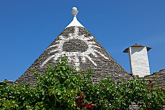 锥形石灰板屋顶,房子,屋顶,传统,象征,阿贝罗贝洛,普利亚区,意大利,欧洲