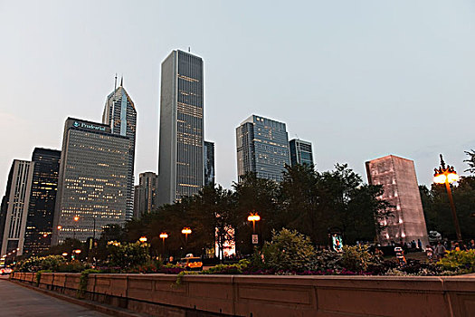 灯柱,散步场所,摩天大楼,背景,黄昏,芝加哥,伊利诺斯,美国