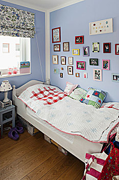单人床,木框,仰视,框架,绘画,丁香,墙壁,角,童房