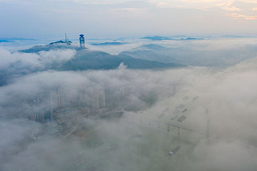 广西梧州,雨后云雾美轮美奂如仙境